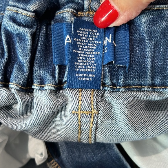 Arizona Jean Co, distressed jeans size 3, - Picture 7 of 7